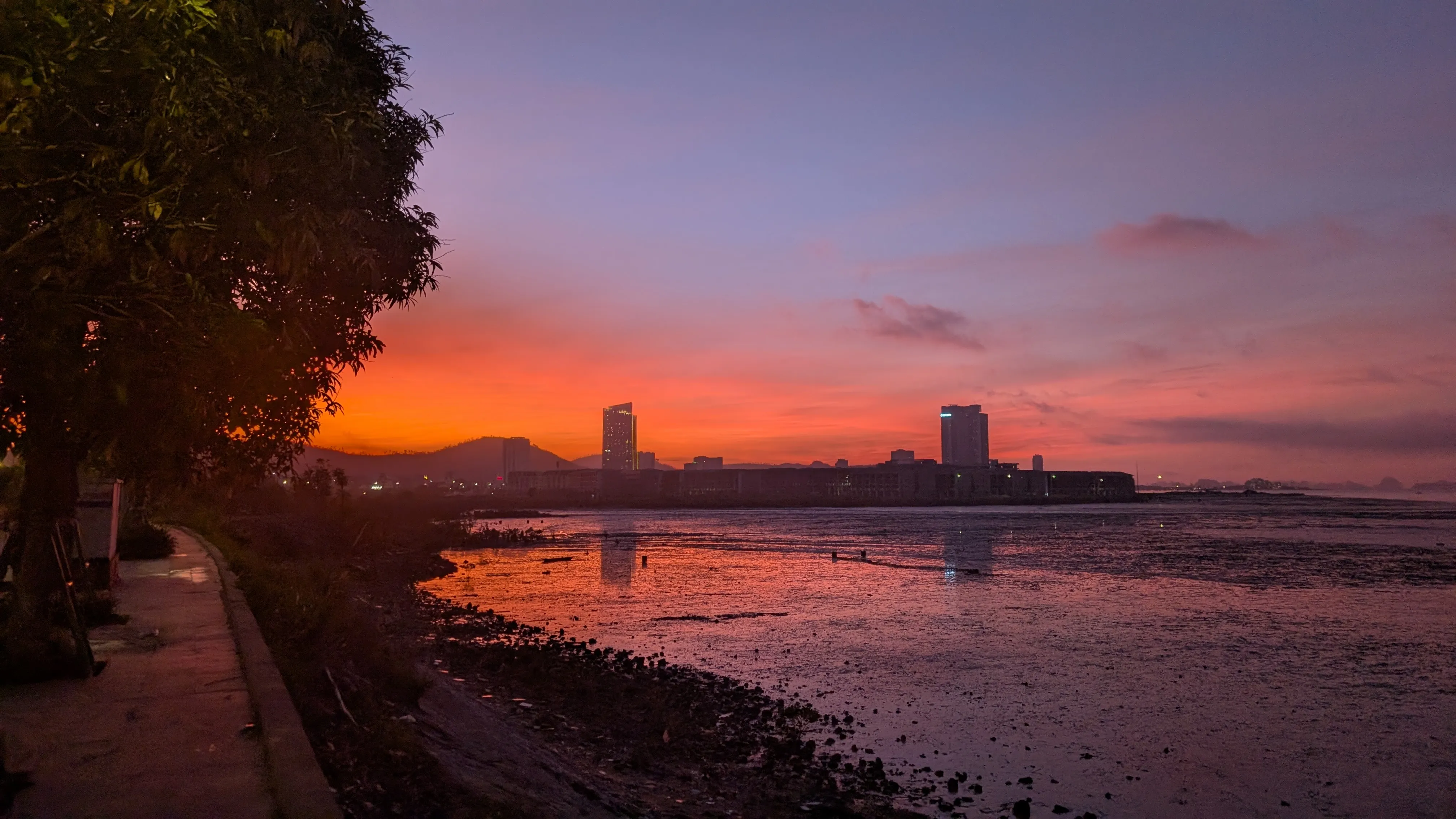 Sunrise over Ha Long city