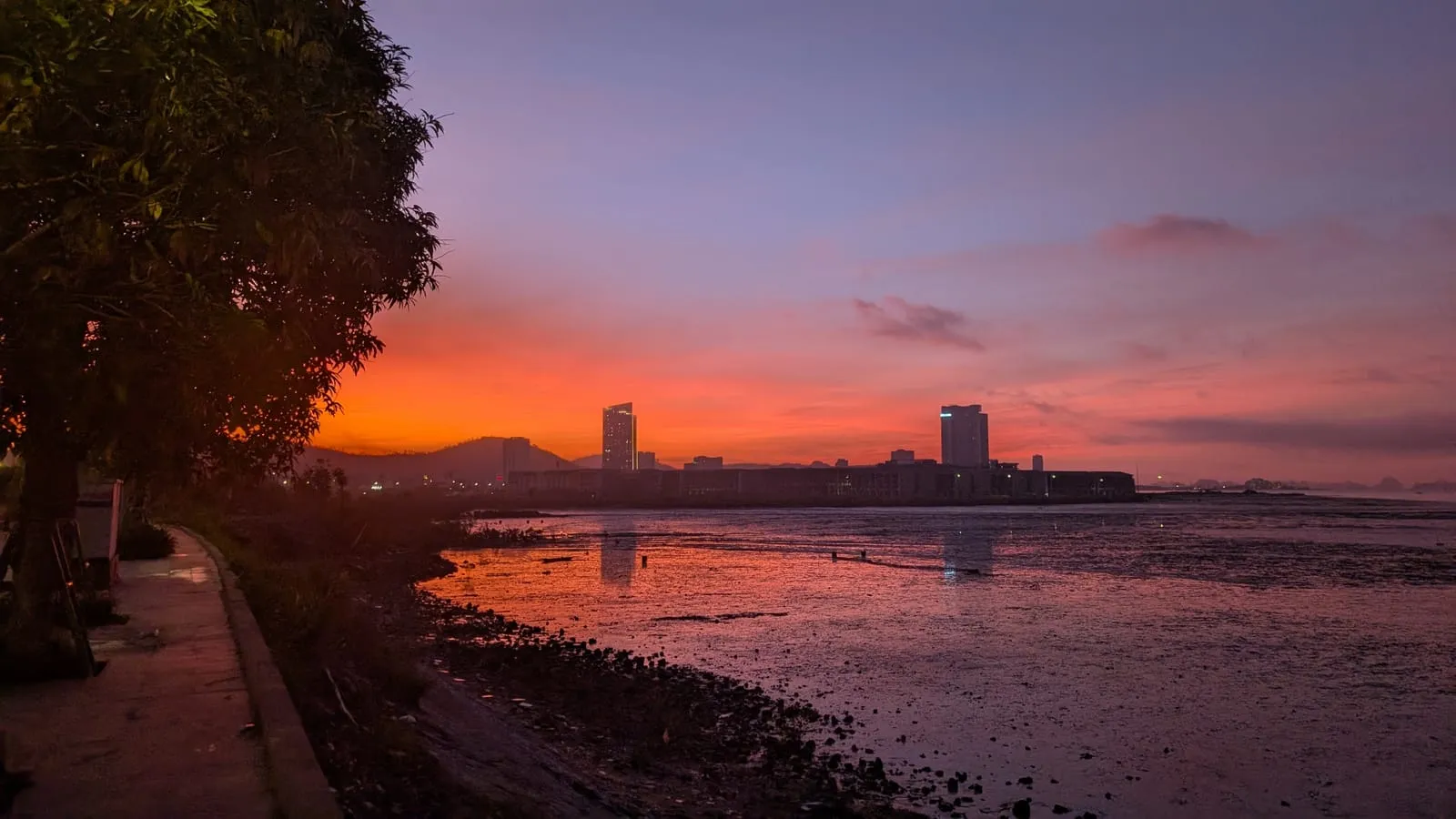 Sunrise over Ha Long city