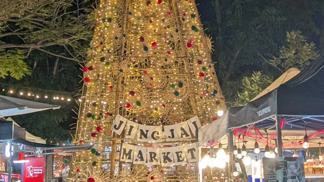 Jing Jai Market at Christmastime