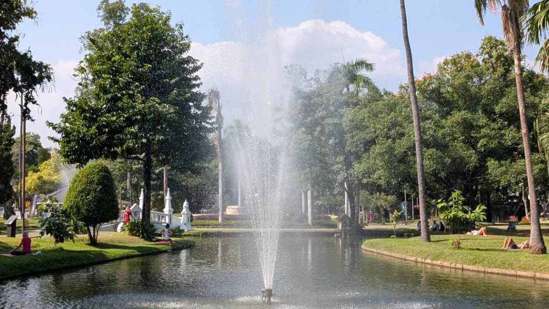 A fountain spraying from a lake in Buak Haad Park