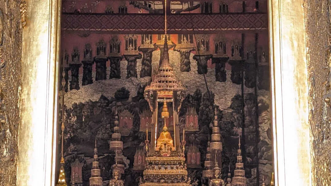 The Emearld Buddha statue in the temple